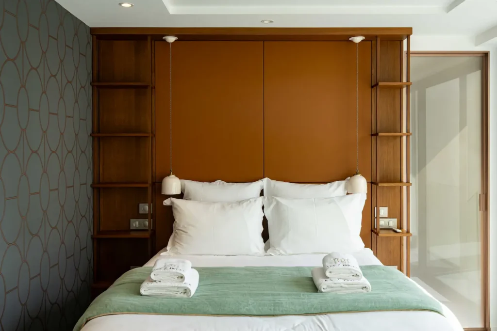 Lit d'une des chambre de l'appartement Jean d'Orbais