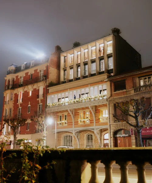 Façade de la résidence de luxe les 7 anges de nuit